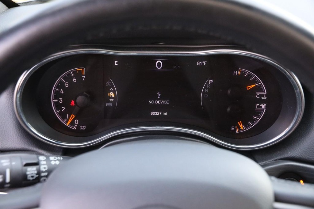 Jeep Grand Cherokee Vehicle Full-screen Gallery Image 15