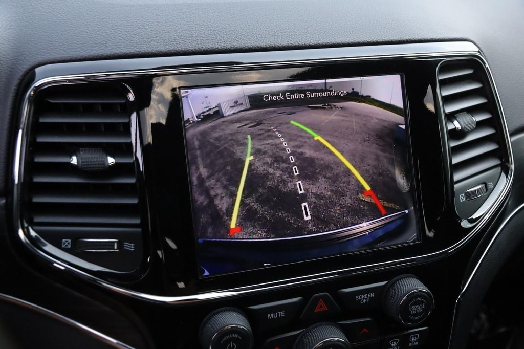 Jeep Grand Cherokee Vehicle Full-screen Gallery Image 19