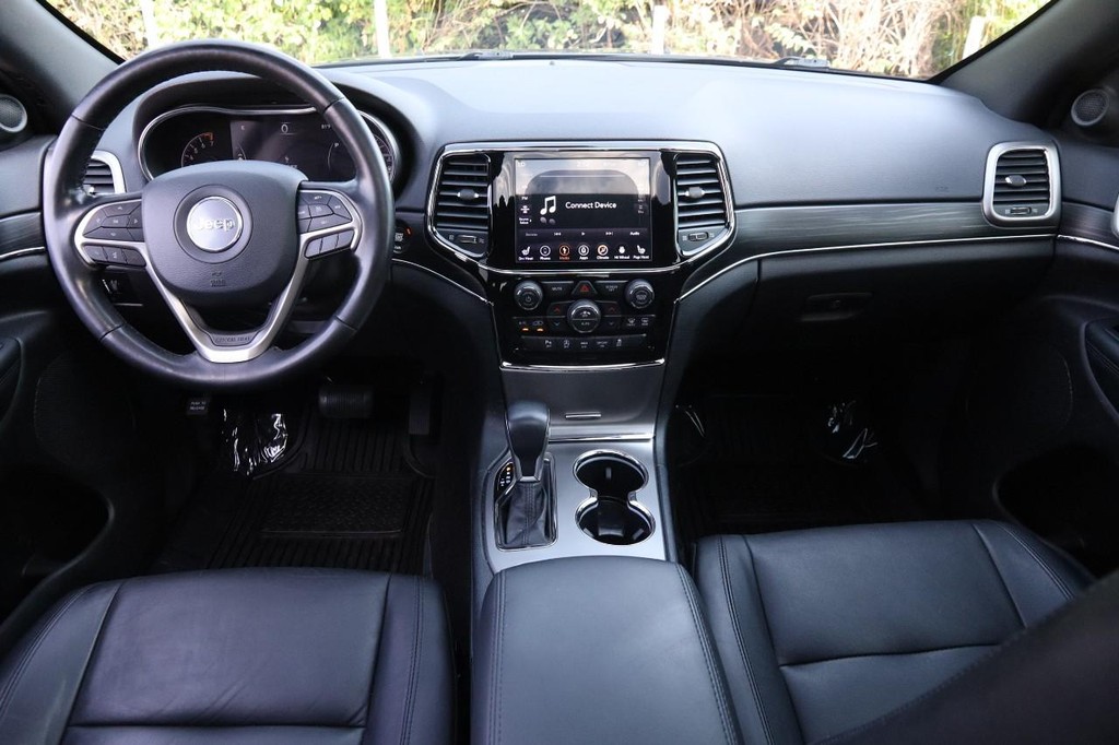 Jeep Grand Cherokee Vehicle Full-screen Gallery Image 23
