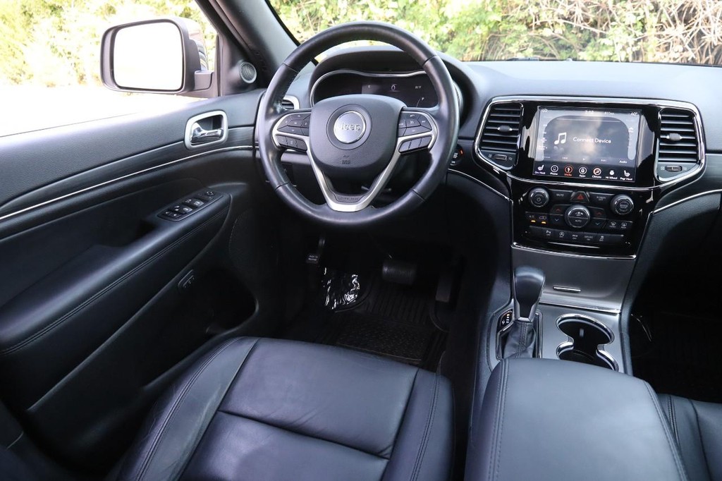 Jeep Grand Cherokee Vehicle Full-screen Gallery Image 24