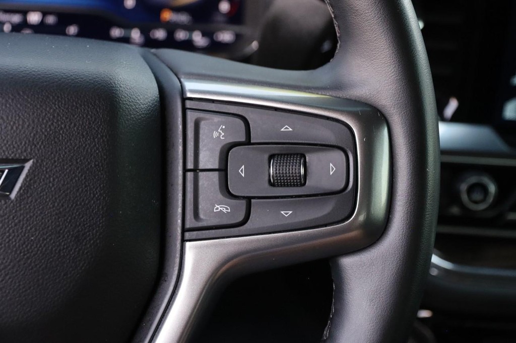 Chevrolet Silverado 1500 Vehicle Full-screen Gallery Image 12