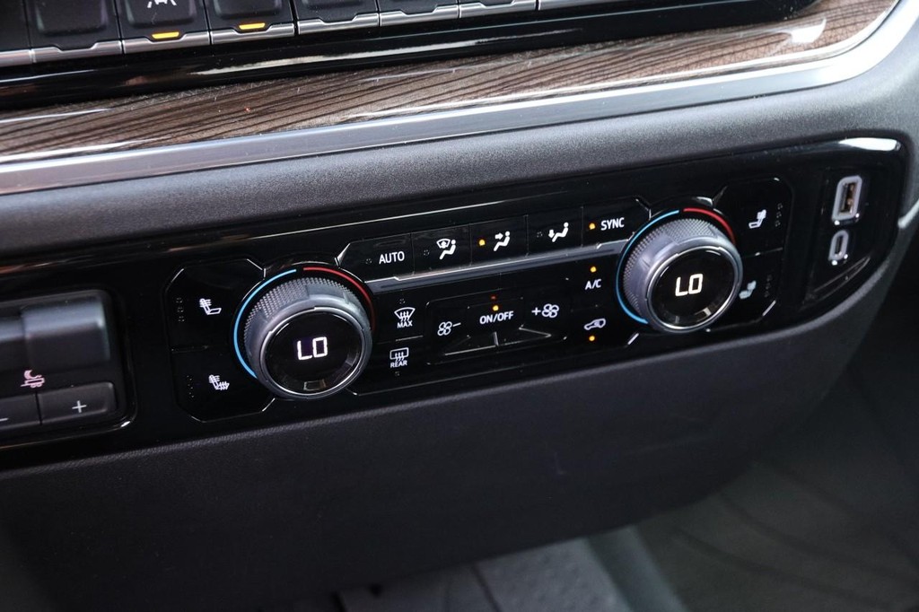 Chevrolet Silverado 1500 Vehicle Full-screen Gallery Image 18