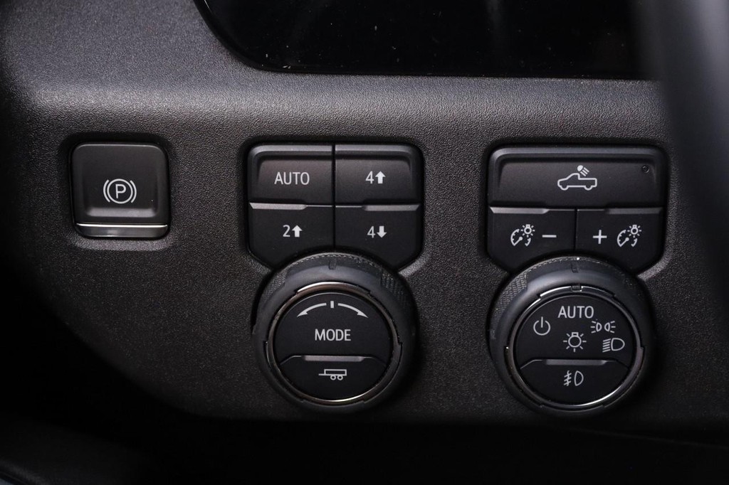 Chevrolet Silverado 1500 Vehicle Full-screen Gallery Image 20