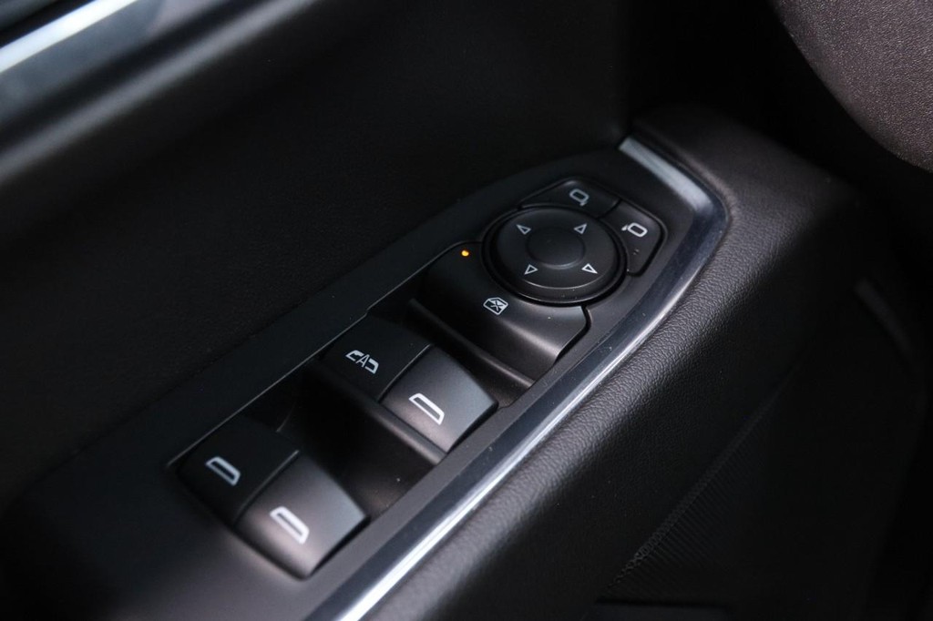 Chevrolet Silverado 1500 Vehicle Full-screen Gallery Image 21
