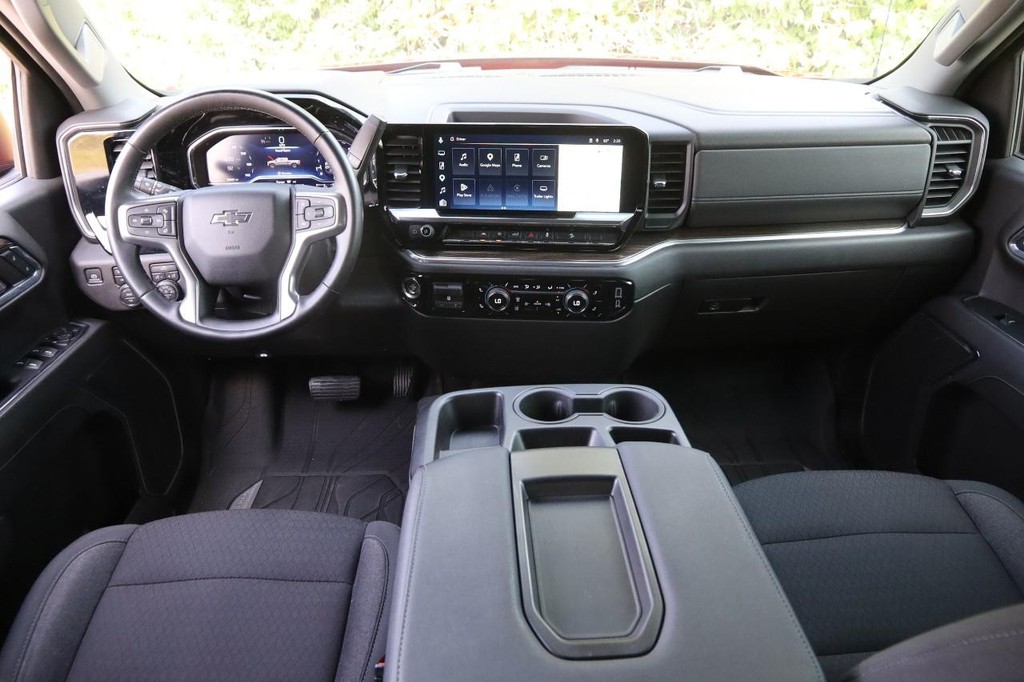 Chevrolet Silverado 1500 Vehicle Full-screen Gallery Image 22