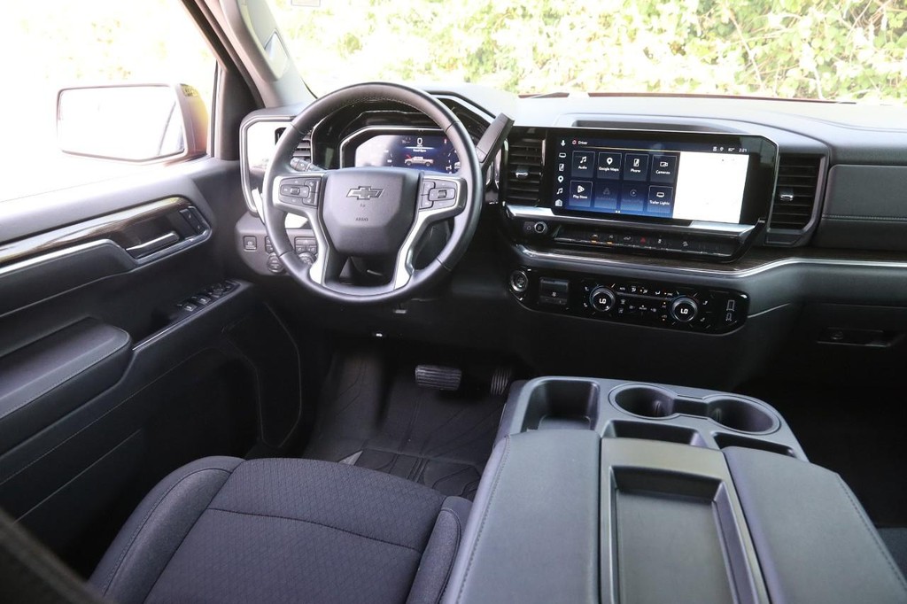 Chevrolet Silverado 1500 Vehicle Full-screen Gallery Image 23