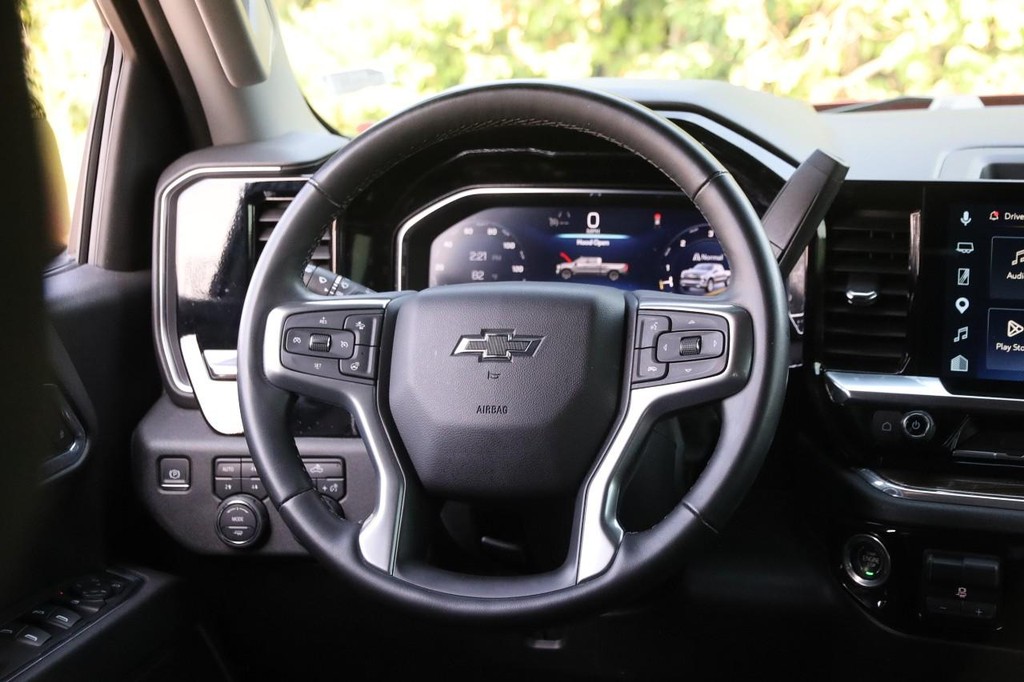 Chevrolet Silverado 1500 Vehicle Full-screen Gallery Image 24