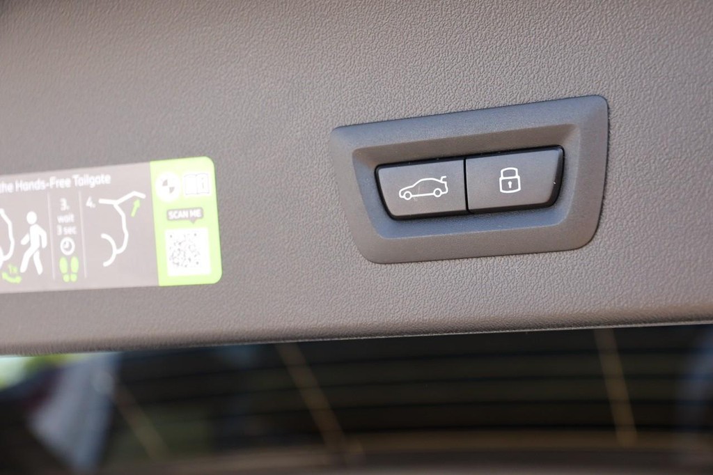 BMW X3 Vehicle Full-screen Gallery Image 08