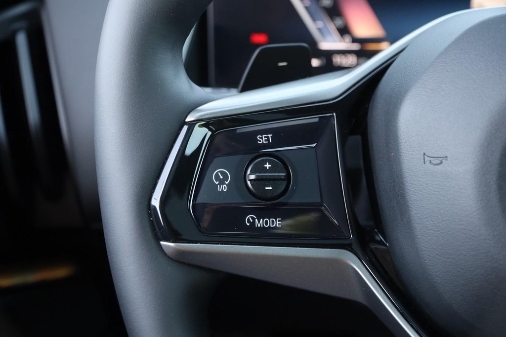 BMW X3 Vehicle Full-screen Gallery Image 12