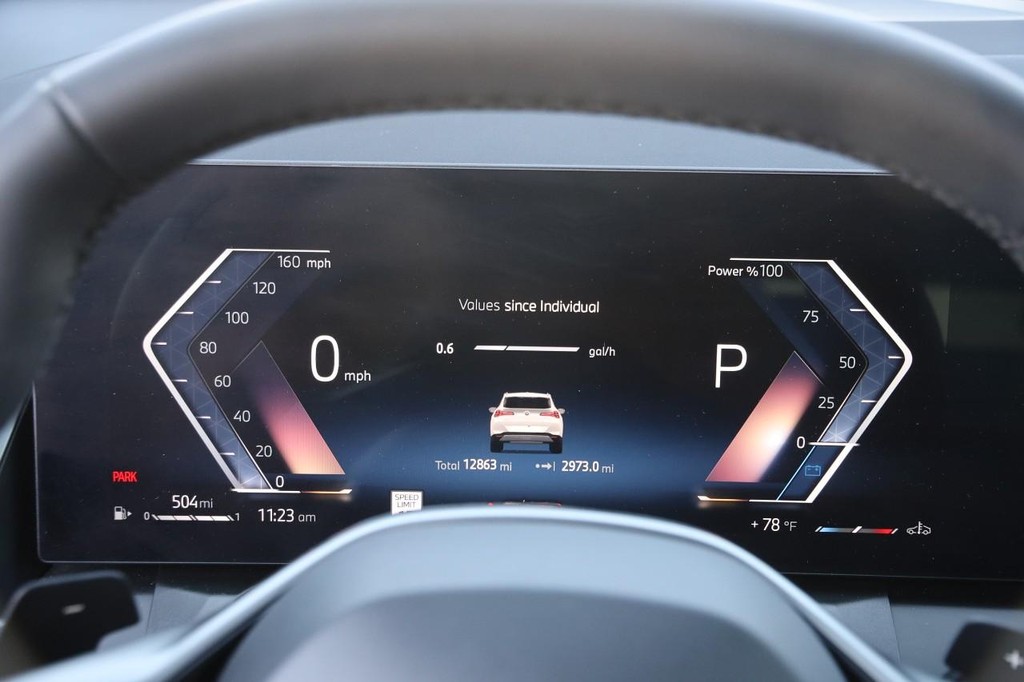 BMW X3 Vehicle Full-screen Gallery Image 14