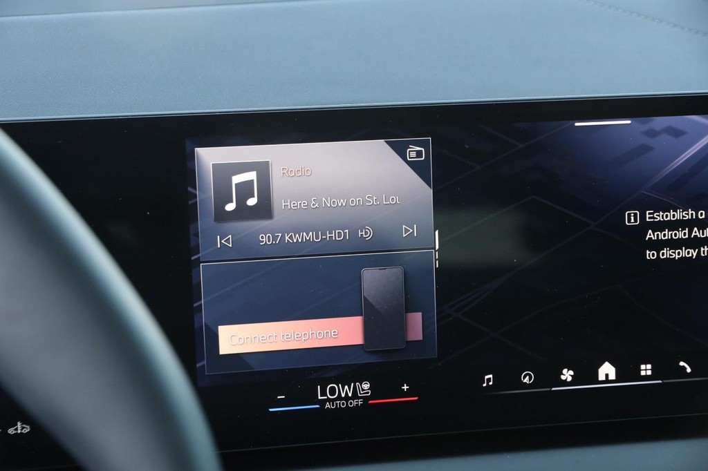 BMW X3 Vehicle Full-screen Gallery Image 17