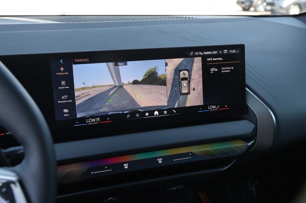 BMW X3 Vehicle Full-screen Gallery Image 18