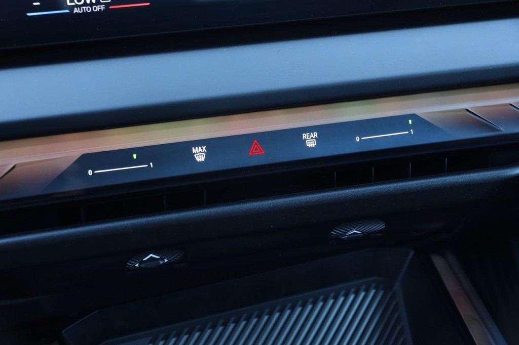 BMW X3 Vehicle Full-screen Gallery Image 19