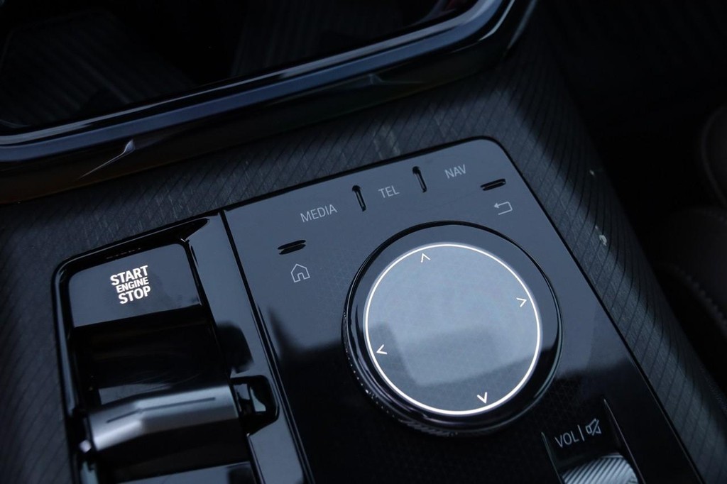 BMW X3 Vehicle Full-screen Gallery Image 22