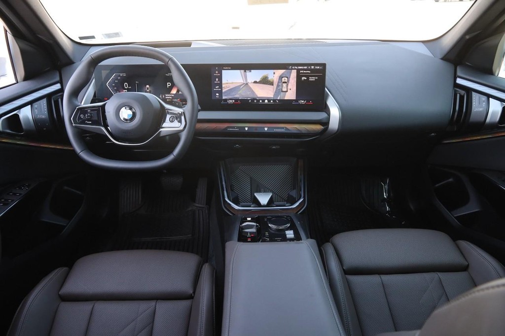 BMW X3 Vehicle Full-screen Gallery Image 25
