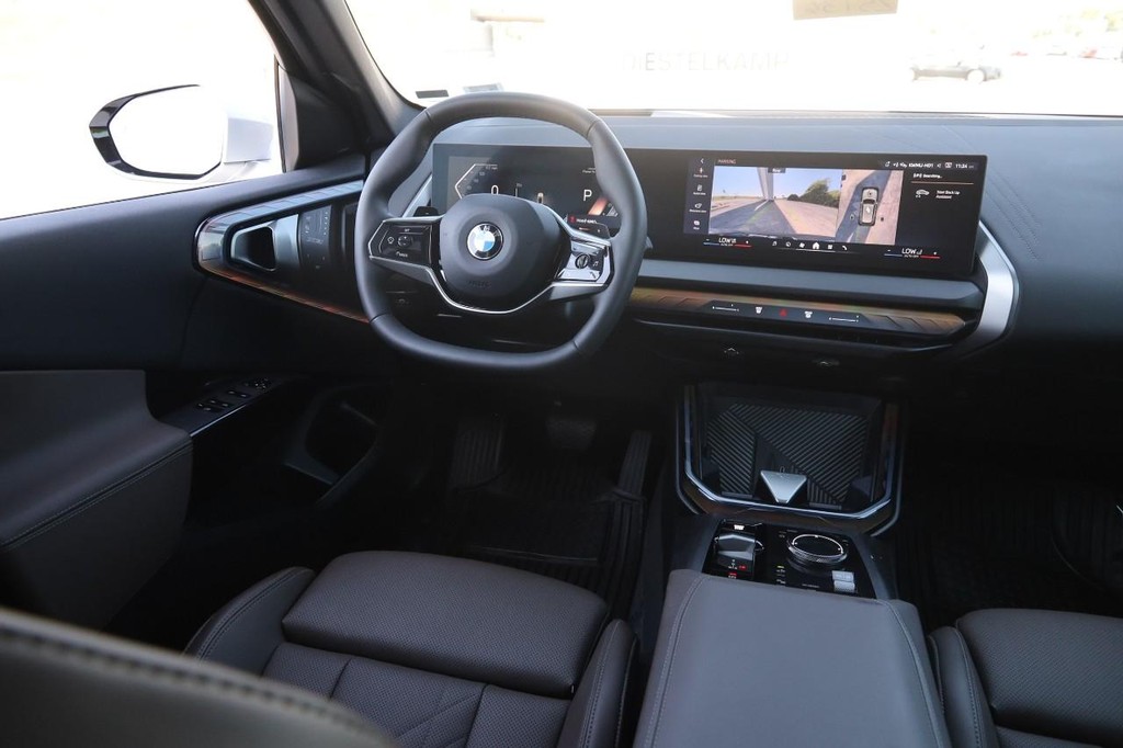 BMW X3 Vehicle Full-screen Gallery Image 26