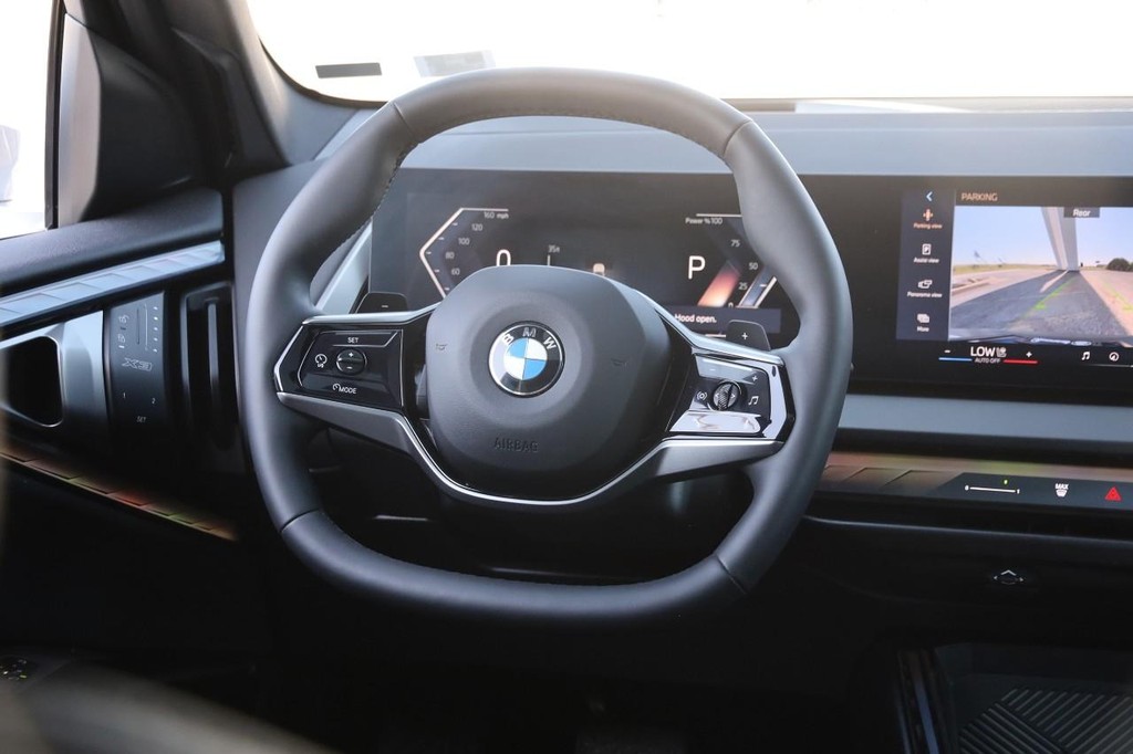 BMW X3 Vehicle Full-screen Gallery Image 27