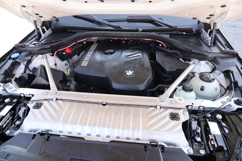 BMW X3 Vehicle Full-screen Gallery Image 31