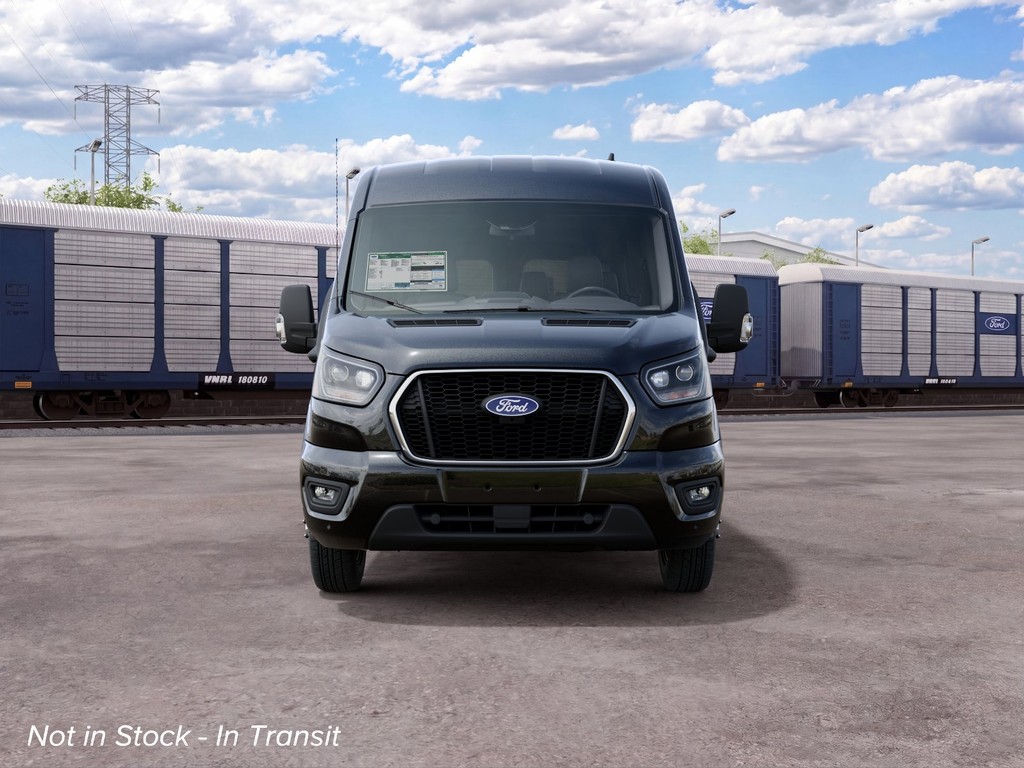 Ford Transit-350 Vehicle Full-screen Gallery Image 3