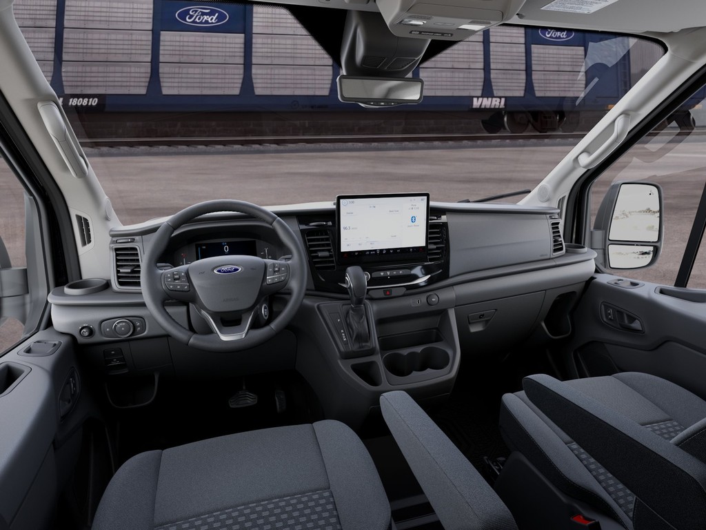 Ford Transit-350 Vehicle Full-screen Gallery Image 9