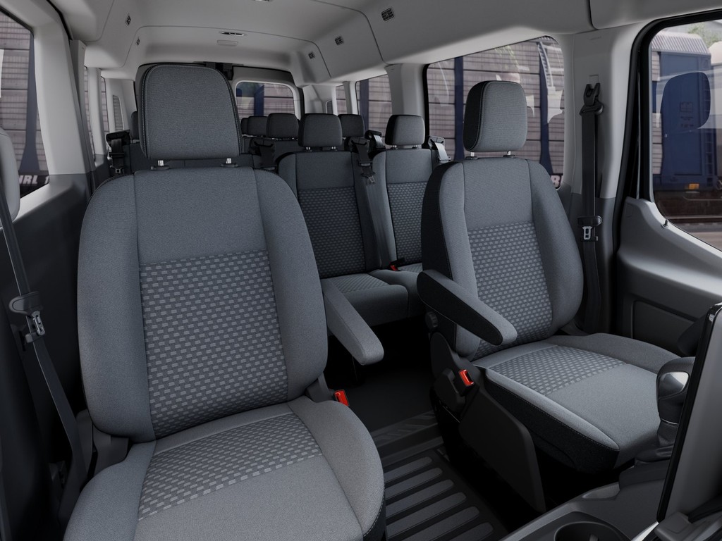 Ford Transit-350 Vehicle Full-screen Gallery Image 10