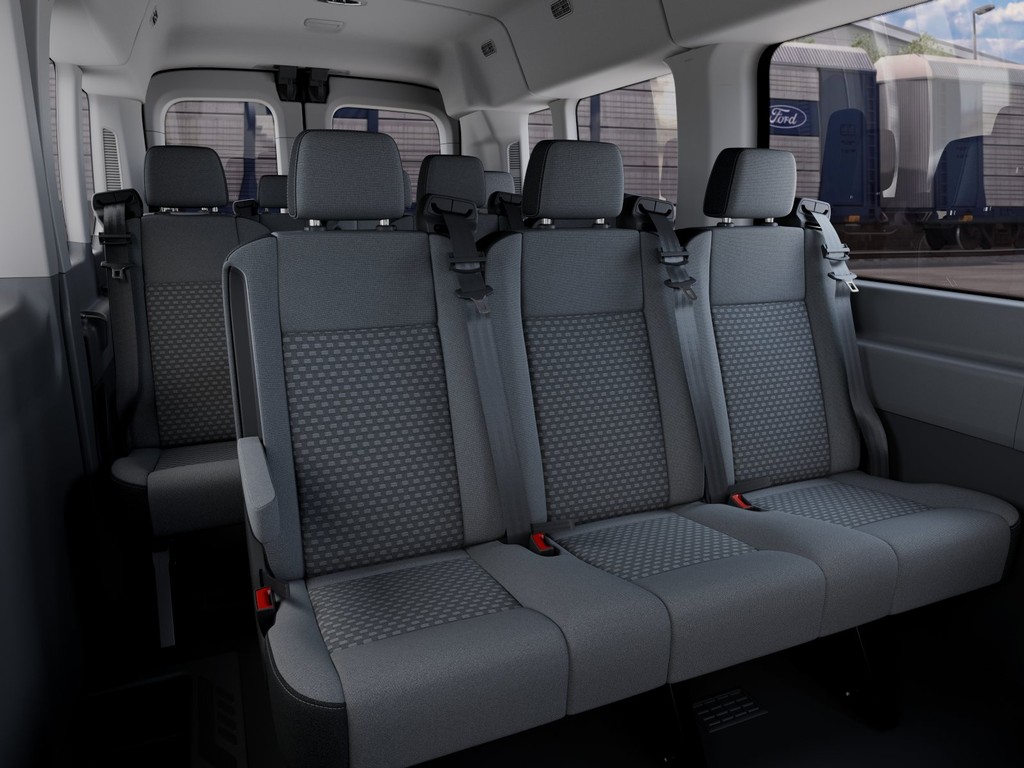 Ford Transit-350 Vehicle Full-screen Gallery Image 11