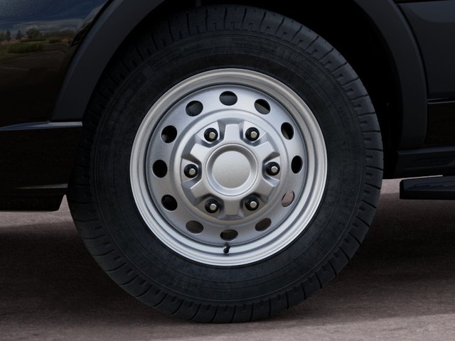 Ford Transit-350 Vehicle Full-screen Gallery Image 19