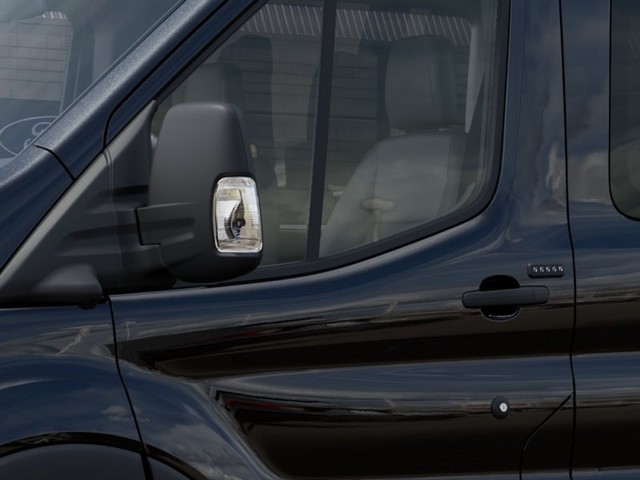 Ford Transit-350 Vehicle Full-screen Gallery Image 20