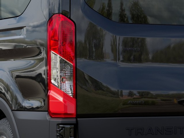Ford Transit-350 Vehicle Full-screen Gallery Image 21