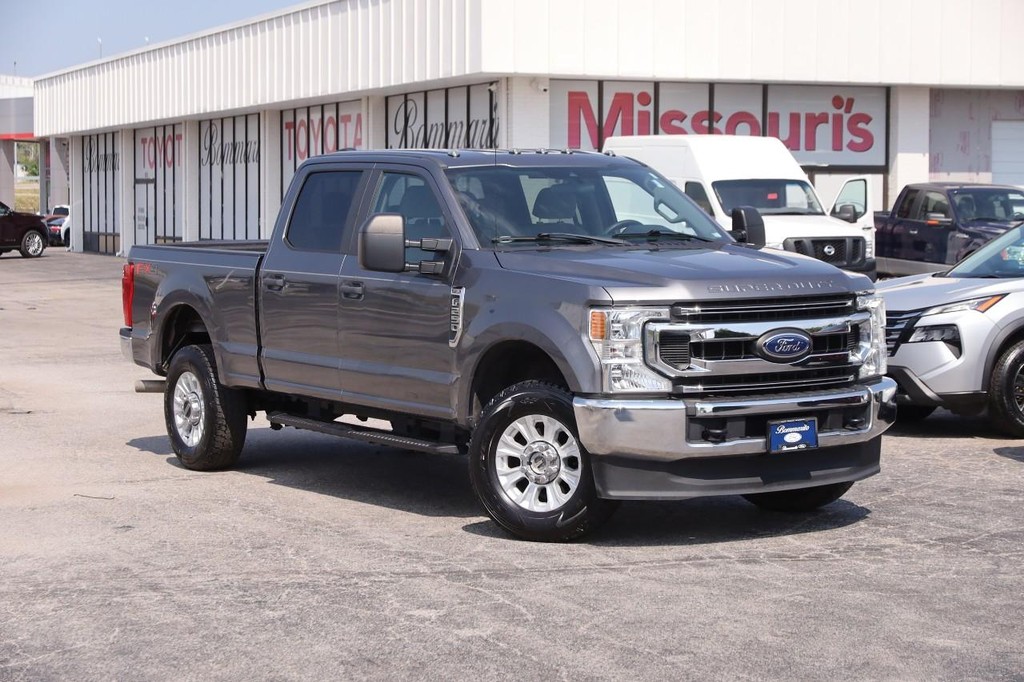 Ford Super Duty F-250 SRW Vehicle Full-screen Gallery Image 2