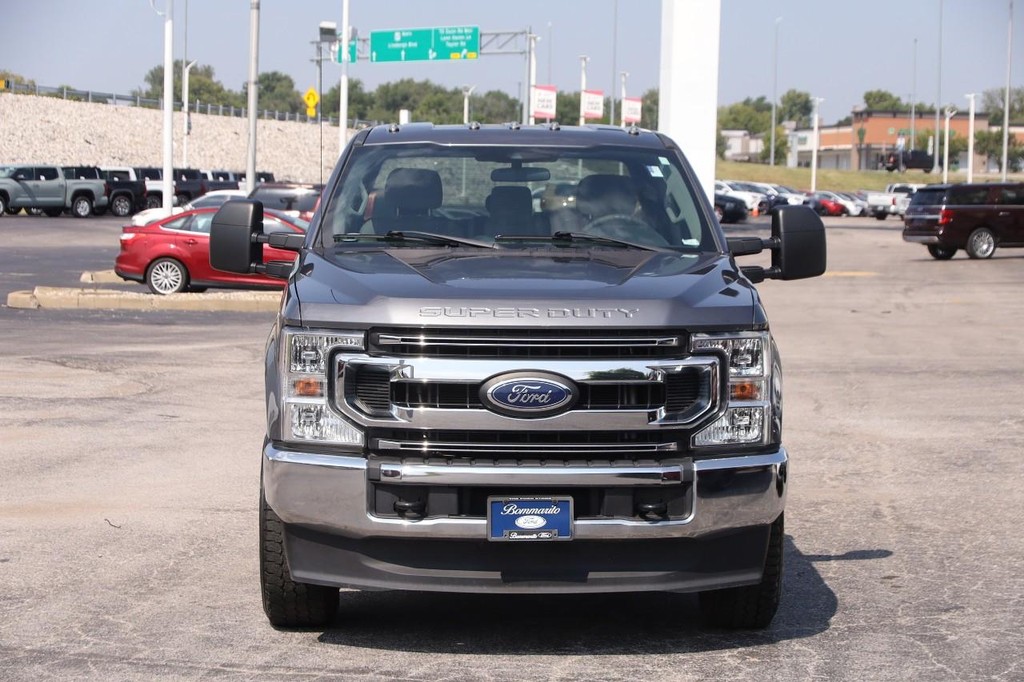 Ford Super Duty F-250 SRW Vehicle Full-screen Gallery Image 4