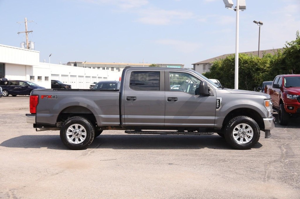 Ford Super Duty F-250 SRW Vehicle Full-screen Gallery Image 5
