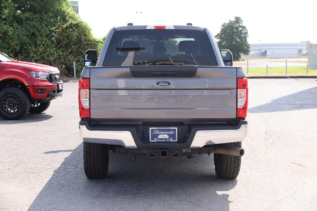 Ford Super Duty F-250 SRW Vehicle Full-screen Gallery Image 6