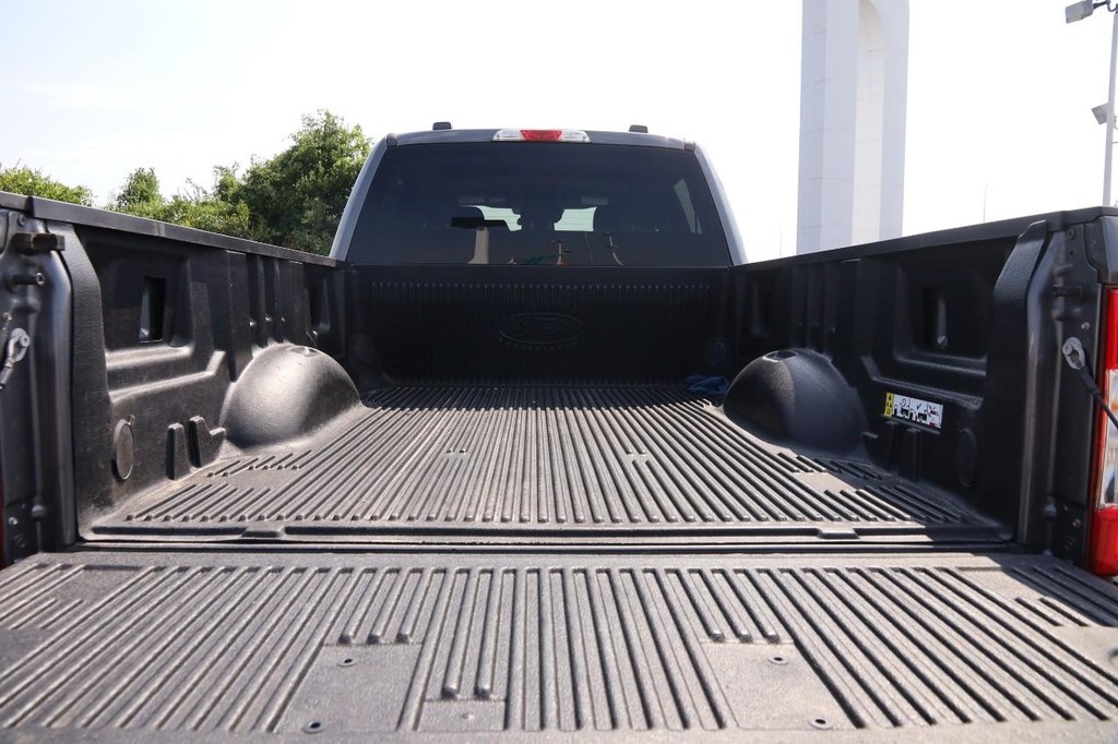 Ford Super Duty F-250 SRW Vehicle Full-screen Gallery Image 7
