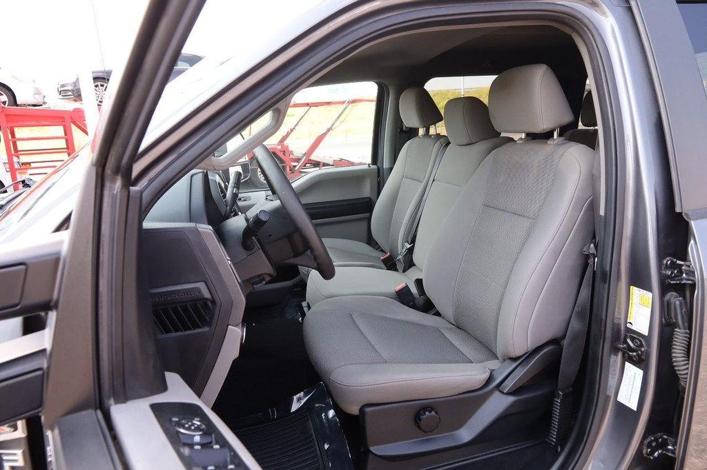 Ford Super Duty F-250 SRW Vehicle Full-screen Gallery Image 8