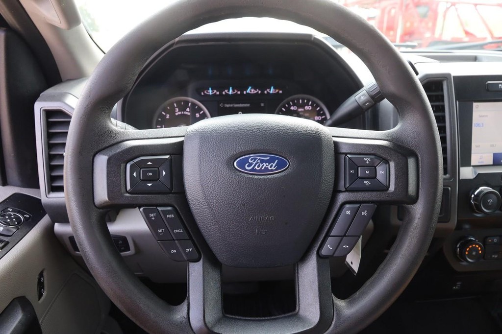 Ford Super Duty F-250 SRW Vehicle Full-screen Gallery Image 10
