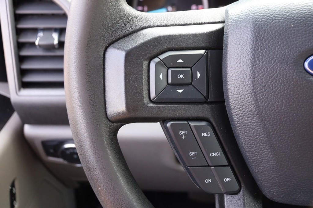 Ford Super Duty F-250 SRW Vehicle Full-screen Gallery Image 11