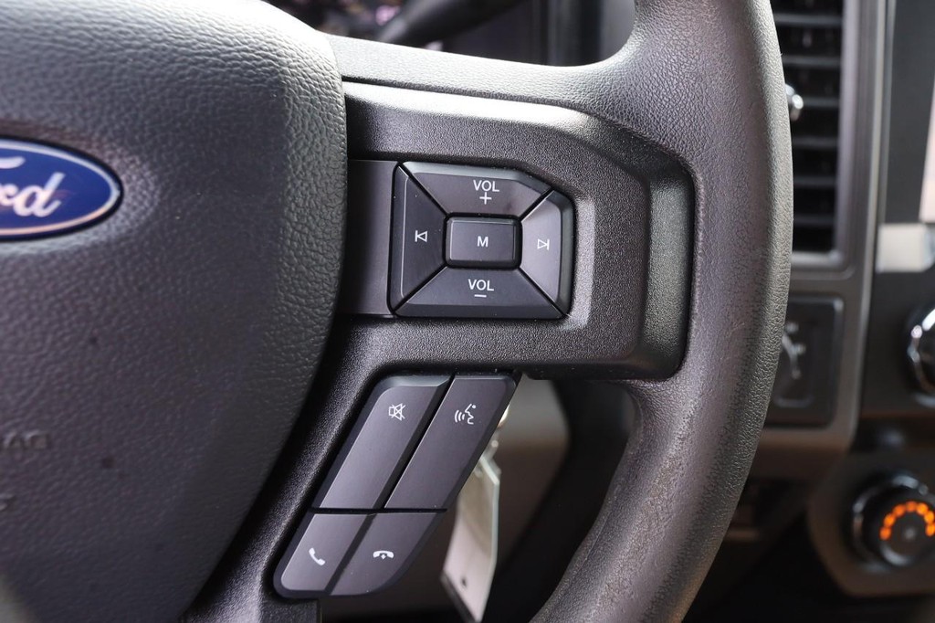 Ford Super Duty F-250 SRW Vehicle Full-screen Gallery Image 12