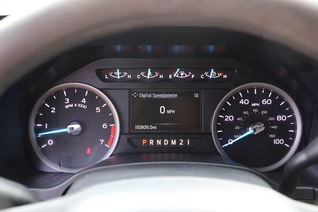 Ford Super Duty F-250 SRW Vehicle Full-screen Gallery Image 13