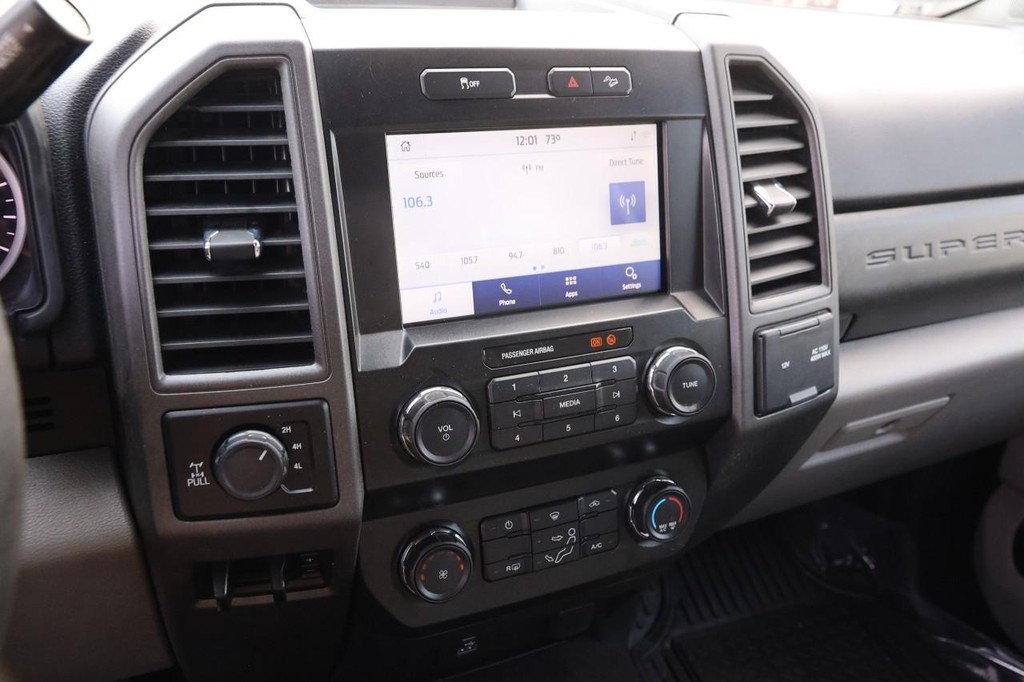Ford Super Duty F-250 SRW Vehicle Full-screen Gallery Image 15