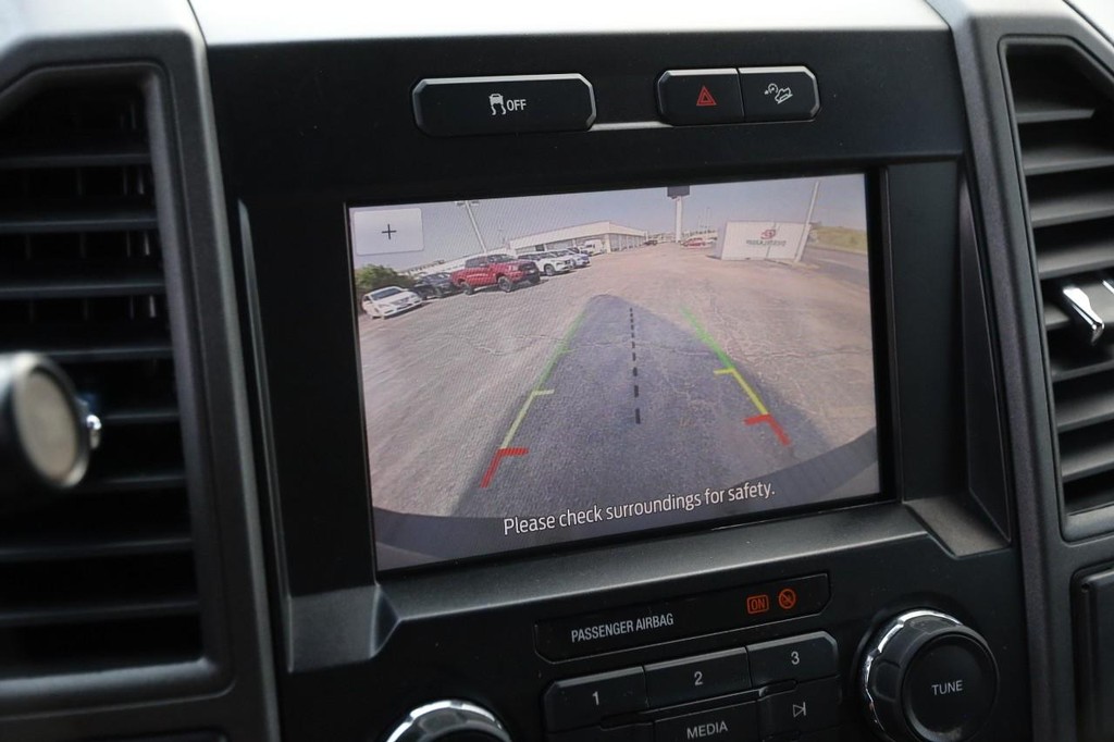Ford Super Duty F-250 SRW Vehicle Full-screen Gallery Image 17