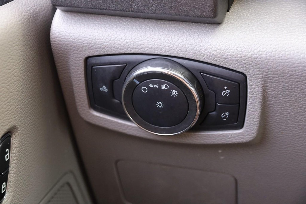 Ford Super Duty F-250 SRW Vehicle Full-screen Gallery Image 20