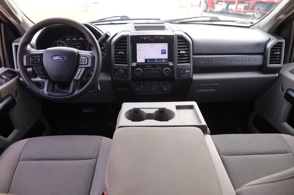 Ford Super Duty F-250 SRW Vehicle Full-screen Gallery Image 21