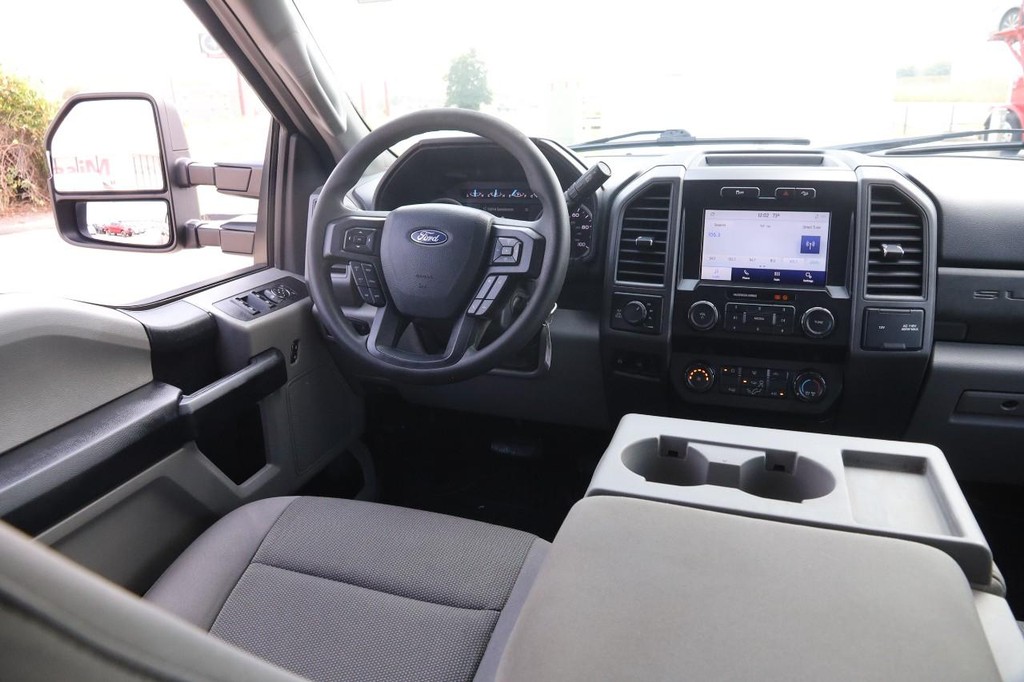 Ford Super Duty F-250 SRW Vehicle Full-screen Gallery Image 22