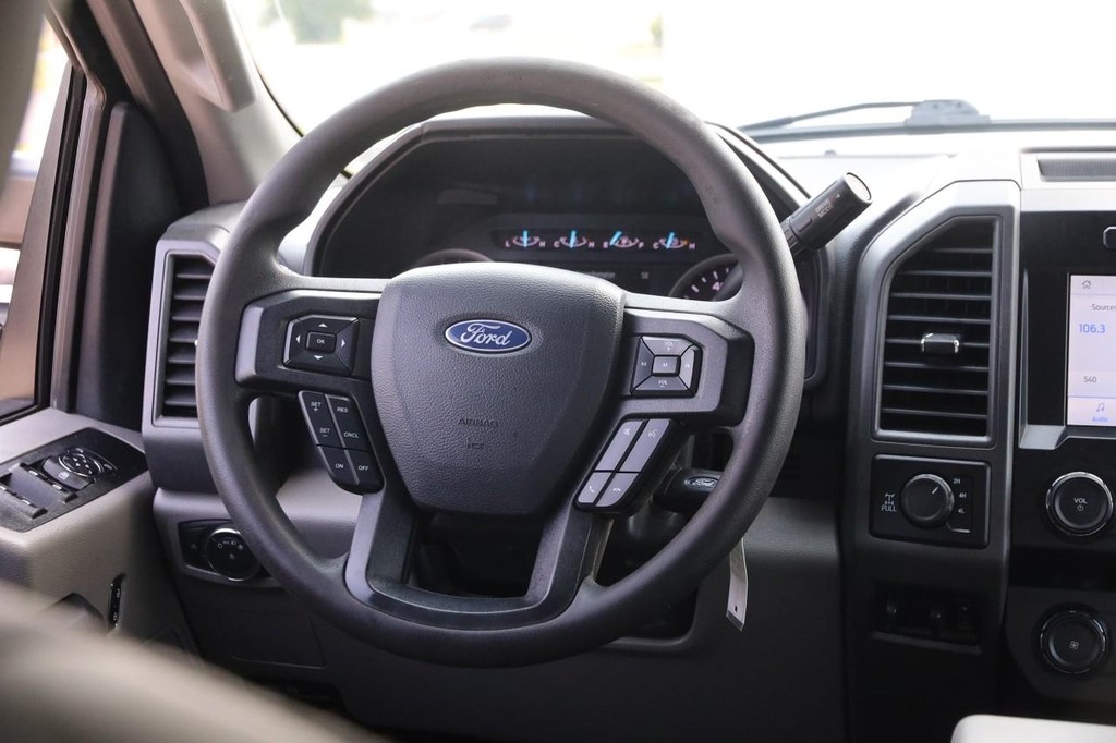 Ford Super Duty F-250 SRW Vehicle Full-screen Gallery Image 23
