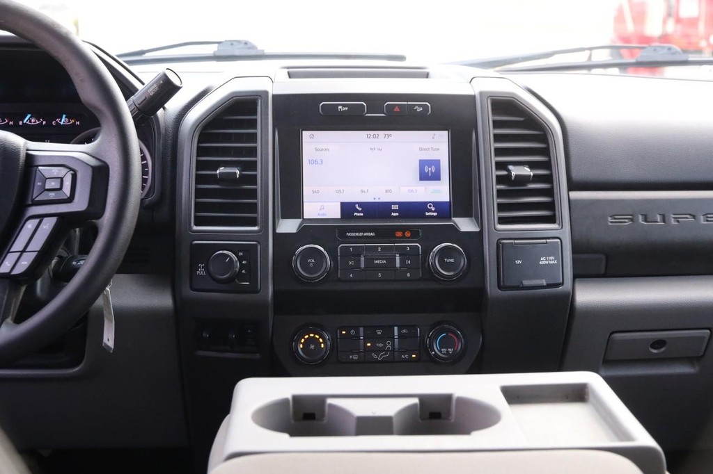 Ford Super Duty F-250 SRW Vehicle Full-screen Gallery Image 24