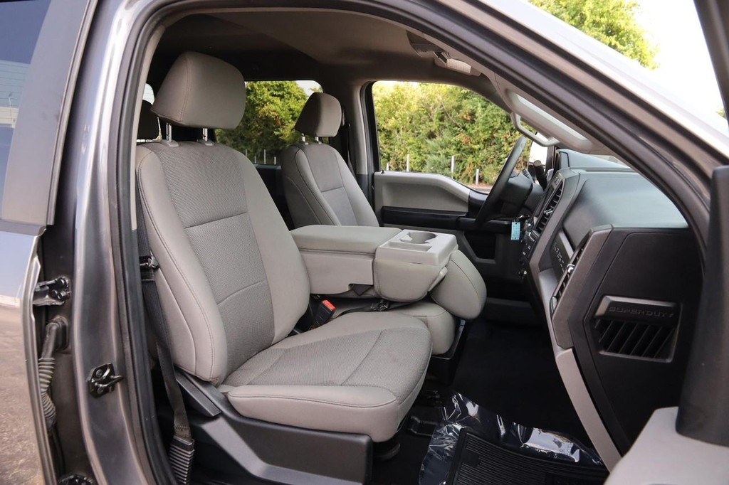 Ford Super Duty F-250 SRW Vehicle Full-screen Gallery Image 26