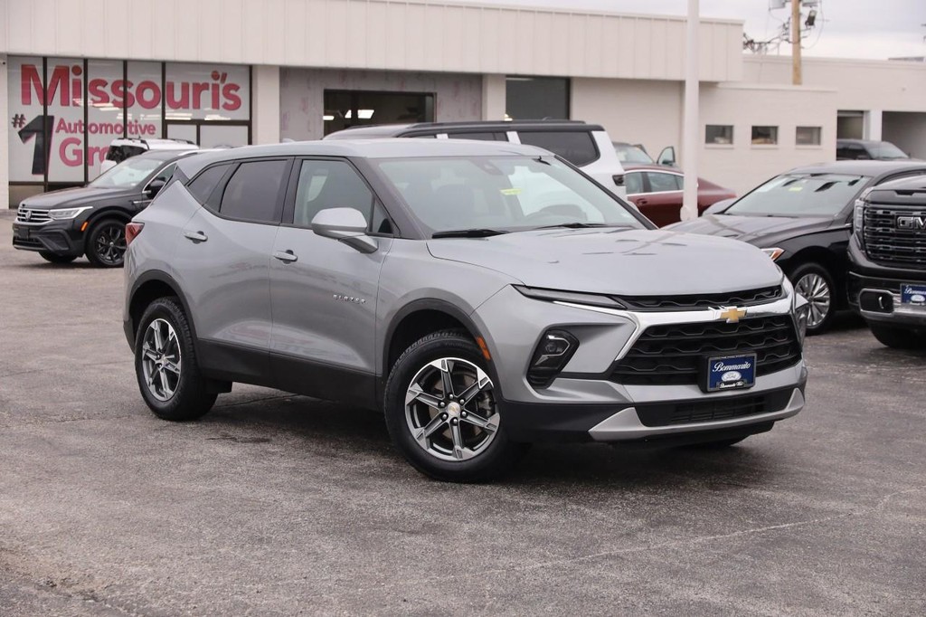 Chevrolet Blazer Vehicle Full-screen Gallery Image 2
