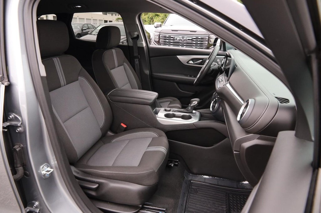 Chevrolet Blazer Vehicle Full-screen Gallery Image 25