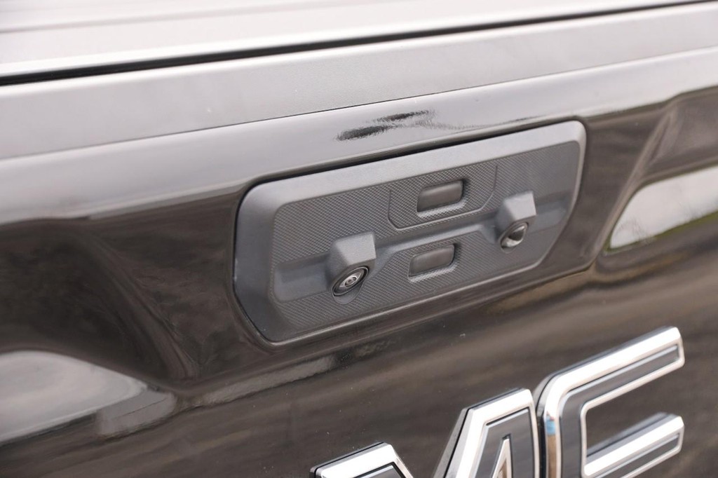 GMC Sierra 1500 Vehicle Full-screen Gallery Image 7